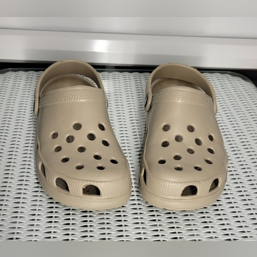 Gekko's Beige Slip-On Clogs